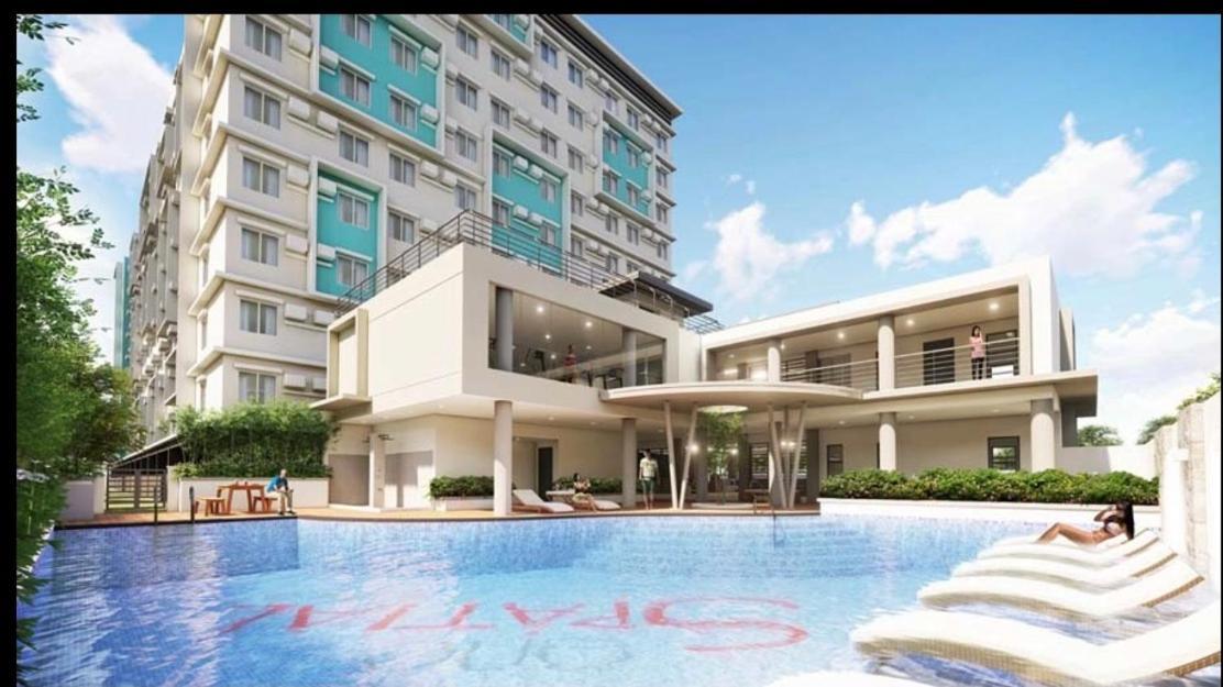 One Spatial Two Bedroom Unit With Pool And Gym Free Netflix And Wifi * Iloilo City