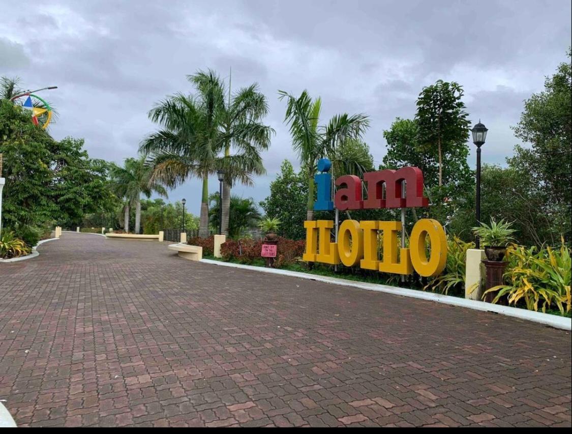 Apartment One Spatial Two Bedroom Unit With Pool And Gym Free Netflix And Wifi