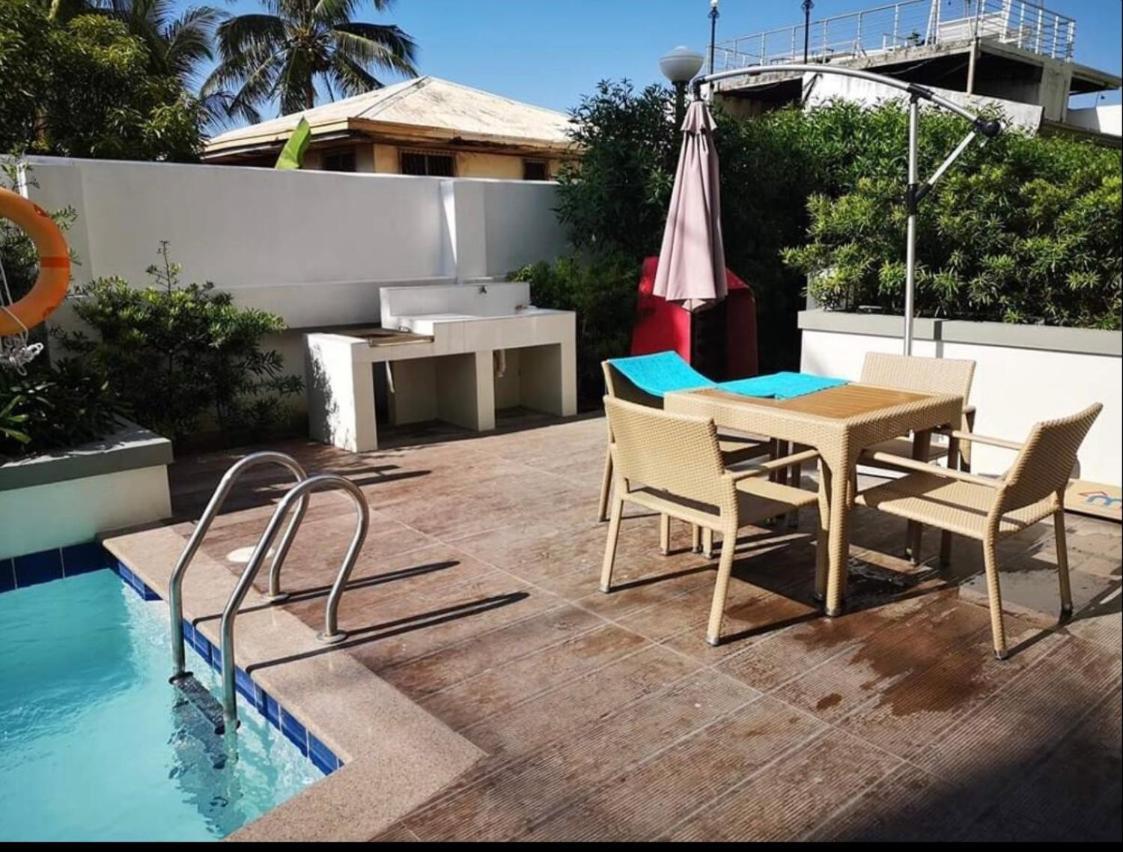 One Spatial Two Bedroom Unit With Pool And Gym Free Netflix And Wifi Apartment