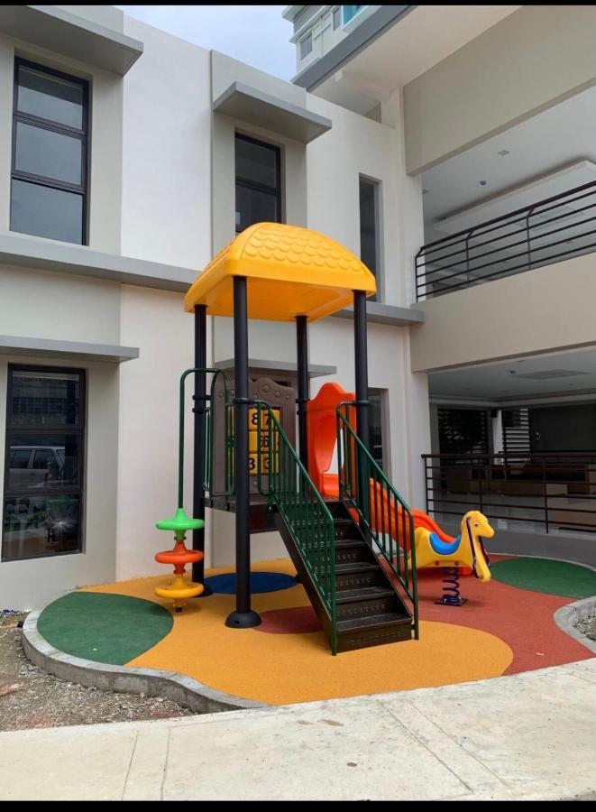 Apartment One Spatial Two Bedroom Unit With Pool And Gym Free Netflix And Wifi Iloilo City