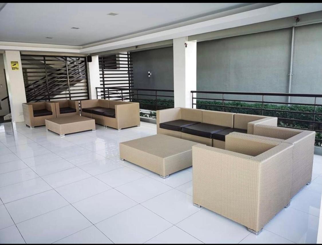 Apartment One Spatial Two Bedroom Unit With Pool And Gym Free Netflix And Wifi Iloilo City