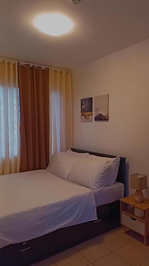 One Spatial Two Bedroom Unit With Pool And Gym Free Netflix And Wifi Apartment